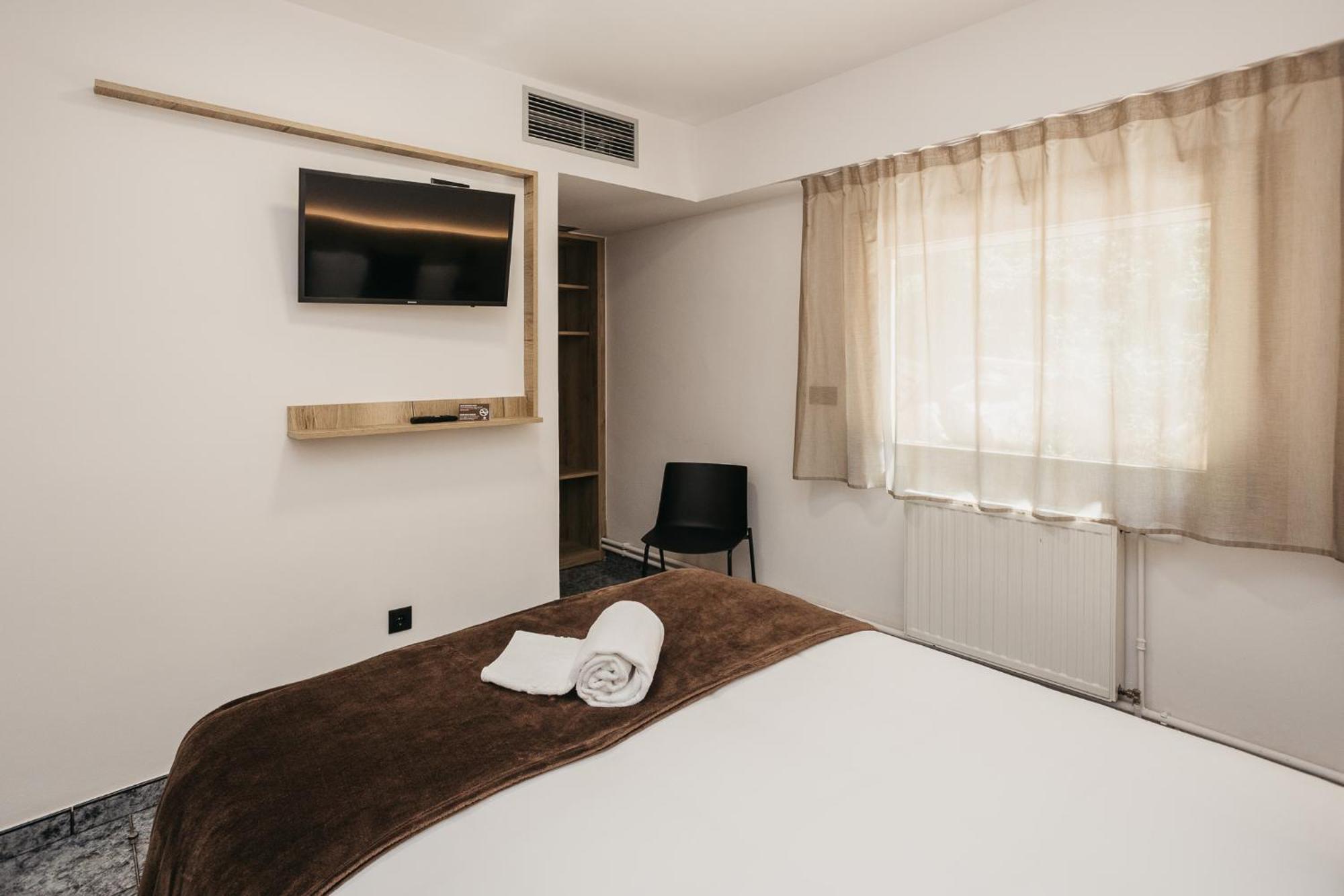 La Trobada Hotel Sport Риполь Экстерьер фото
